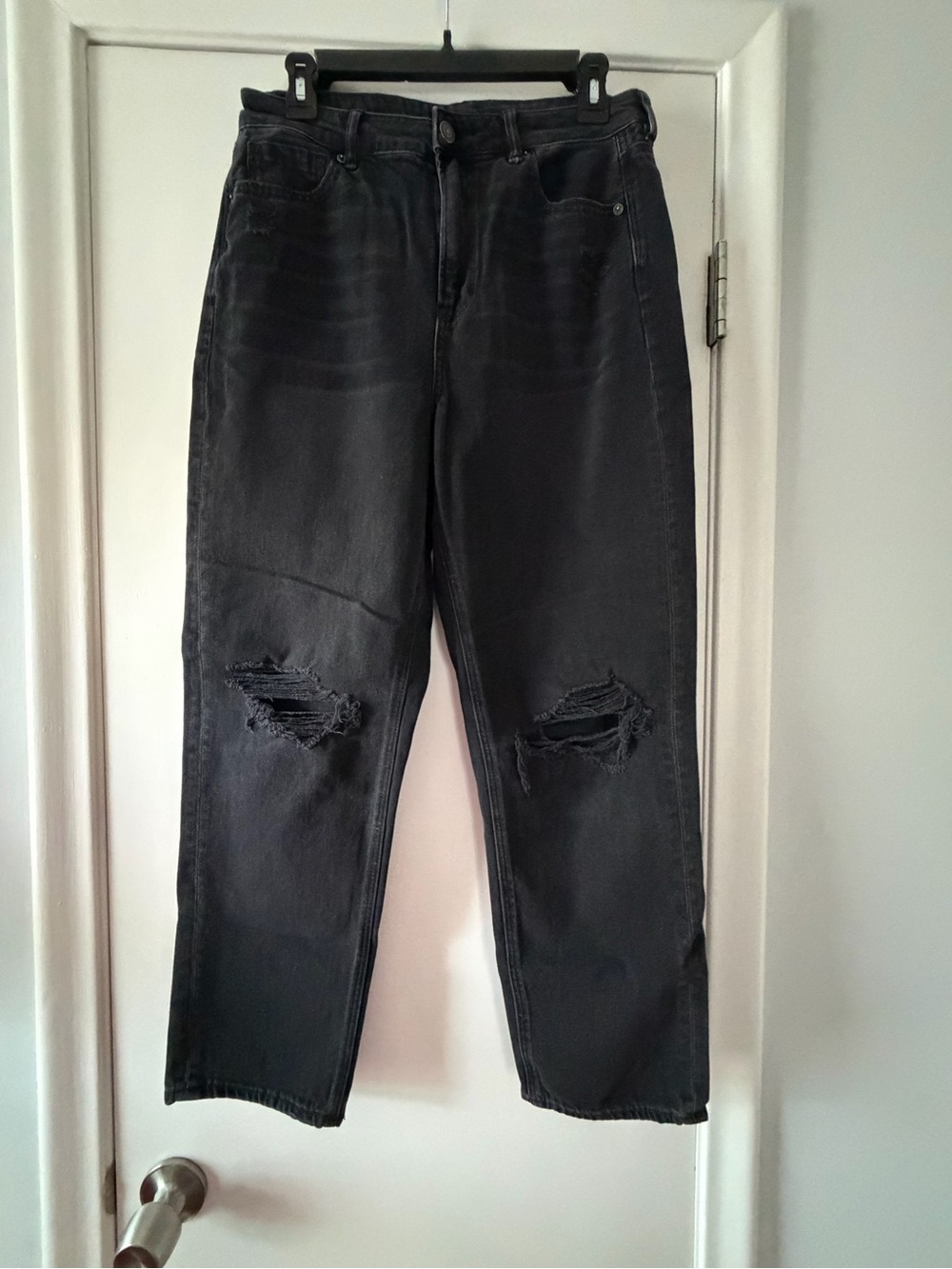 American Eagle Outfitters Black High-Rise Distressed Women's Jeans